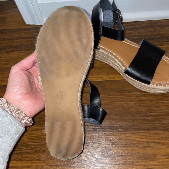 Platform Sandals - Picture 4 of 4